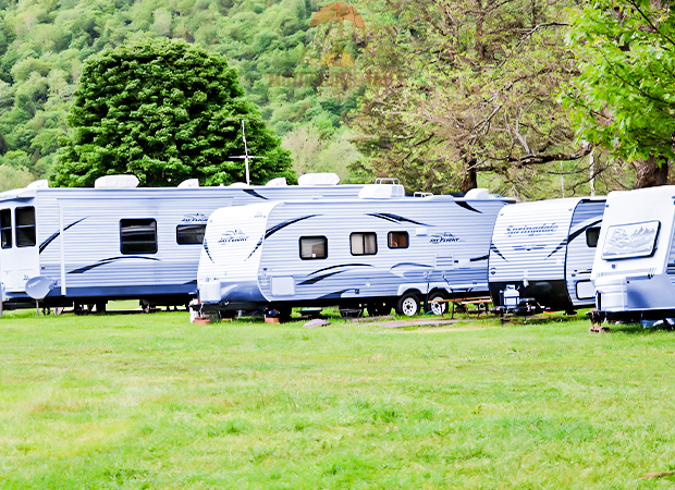 The Ultimate Guide to Touring Caravans (UK) & Travel Trailers (USA) 🏕️